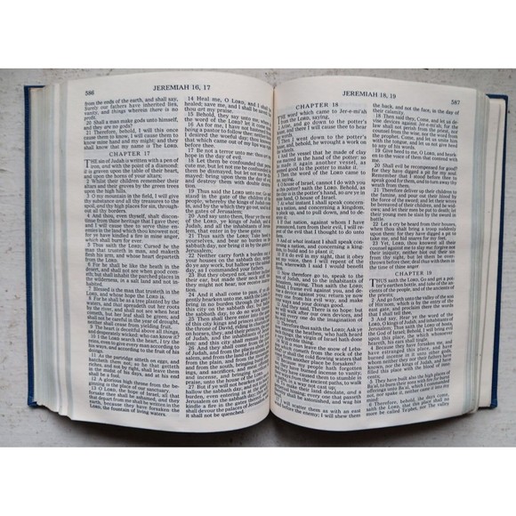 Holy Bible Gideons HC 1975 edition Blue Hard Cover New & Old Testament - Picture 9 of 14